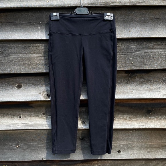 Roxy mesh panel copped yoga pants - Picture 2 of 5